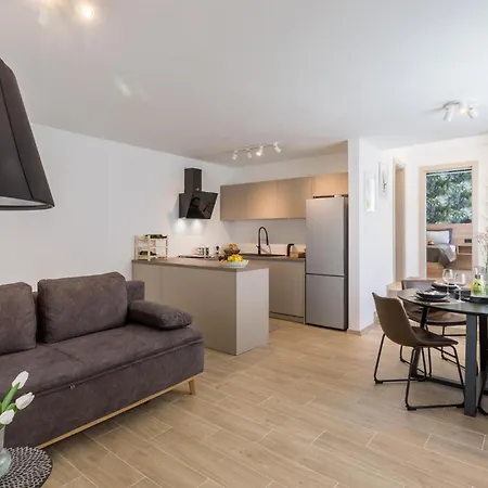 1 Bedroom Beautiful In Apartment