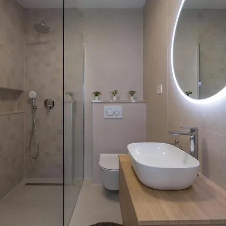 1 Bedroom Beautiful In Apartment Porec