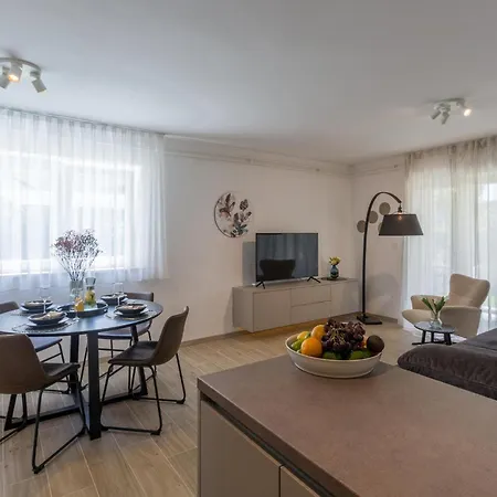 1 Bedroom Beautiful In Apartment
