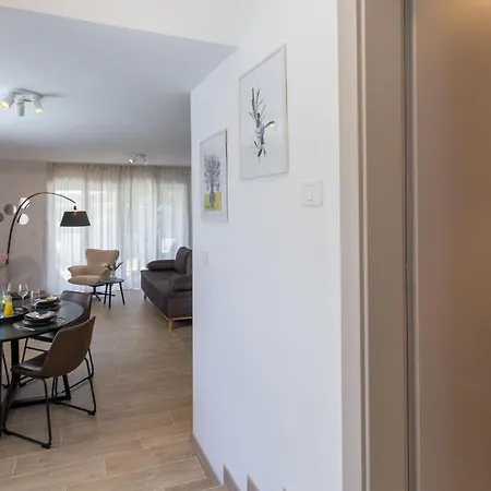 1 Bedroom Beautiful In Apartment *