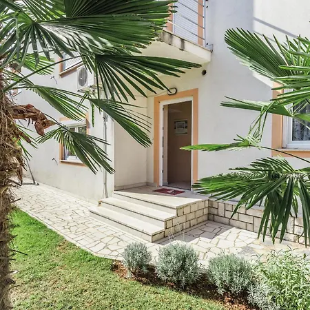 1 Bedroom Beautiful In Apartment *