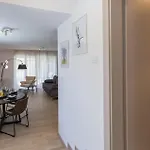 1 Bedroom Beautiful In Lägenhet *