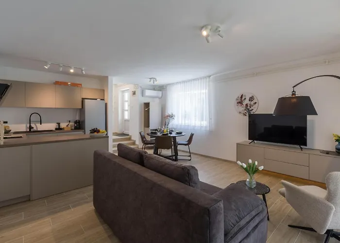 Apartment 1 Bedroom Beautiful In