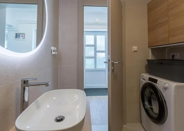 1 Bedroom Beautiful In Apartment *