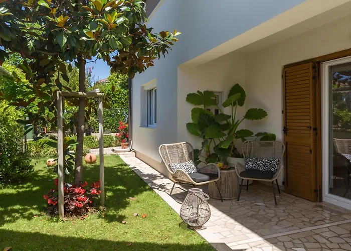 Apartment 1 Bedroom Beautiful In *