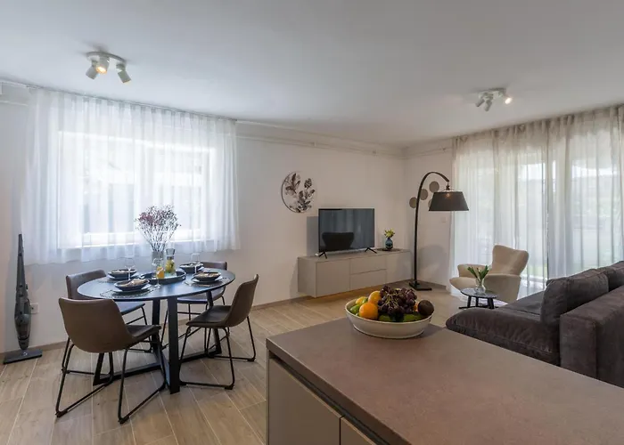 1 Bedroom Beautiful In Apartment