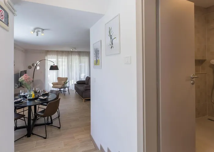 1 Bedroom Beautiful In Apartment *