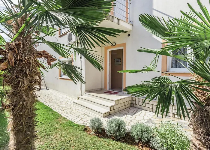1 Bedroom Beautiful In Apartment *